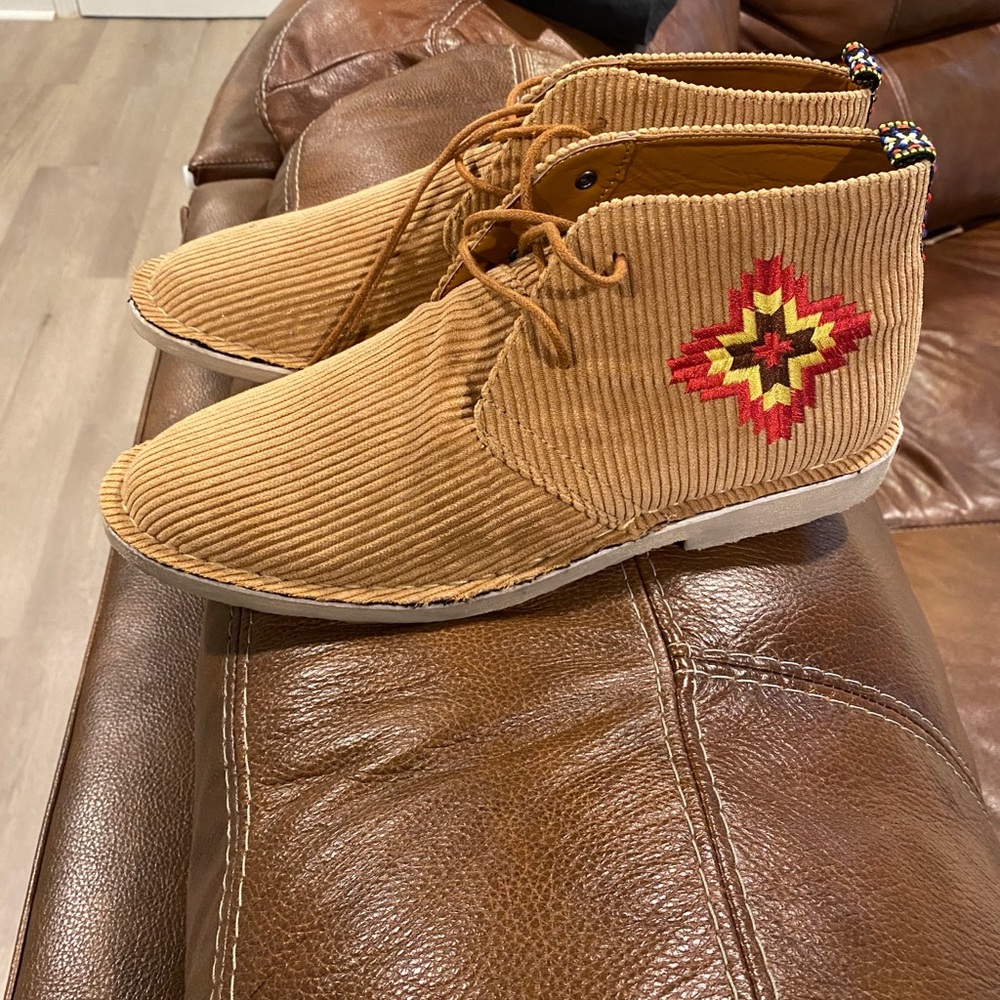 Shoes - Picture 2 of 3